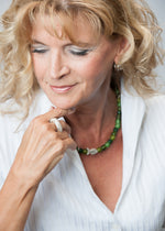 Laden Sie das Bild in den Galerie-Viewer, Meeresglas Collier Fisch

